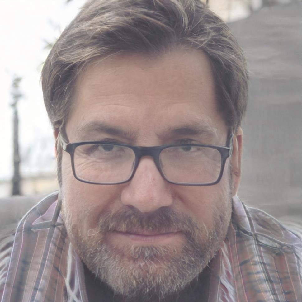 Portrait de Marc Dubois, conseiller financier senior